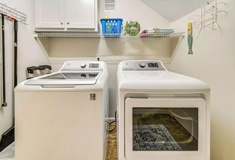 Spacious Outer Banks Home   Golf & Beach Access!
