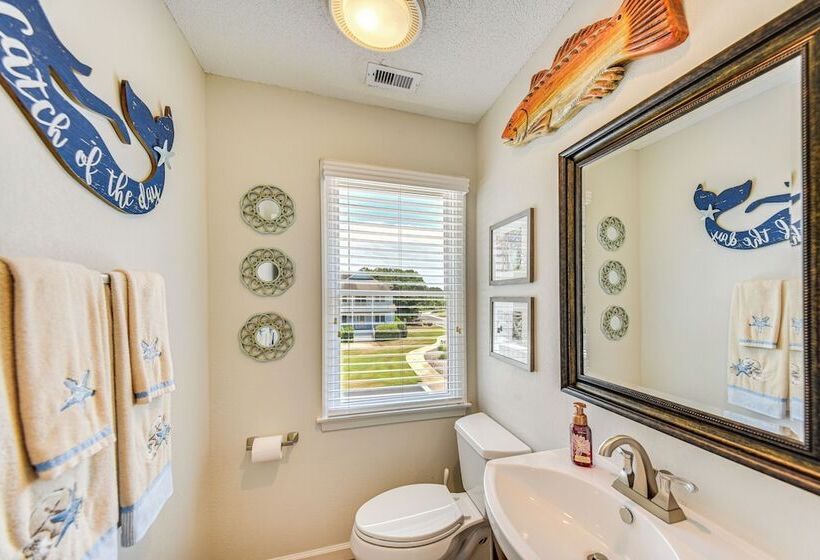 Spacious Outer Banks Home Golf & Beach Access!