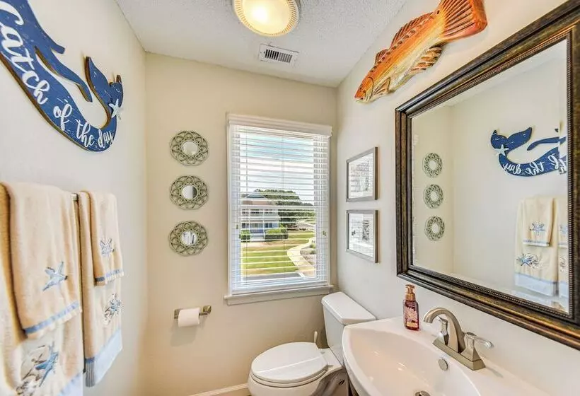 Spacious Outer Banks Home   Golf & Beach Access!