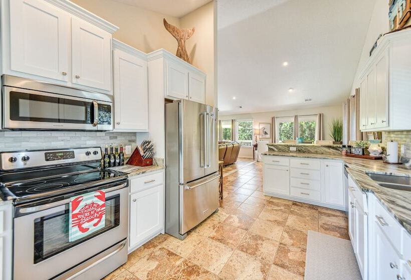 Spacious Outer Banks Home Golf & Beach Access!