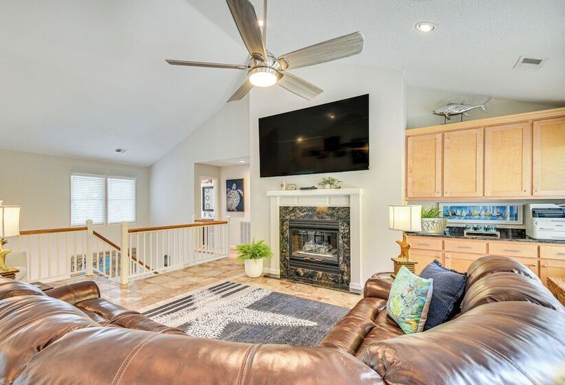 Spacious Outer Banks Home Golf & Beach Access!