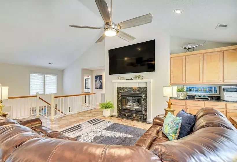 Spacious Outer Banks Home   Golf & Beach Access!