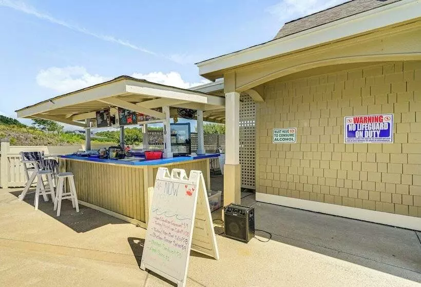 Spacious Outer Banks Home   Golf & Beach Access!