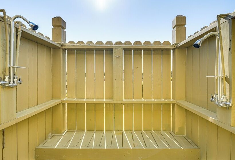 Spacious Outer Banks Home Golf & Beach Access!