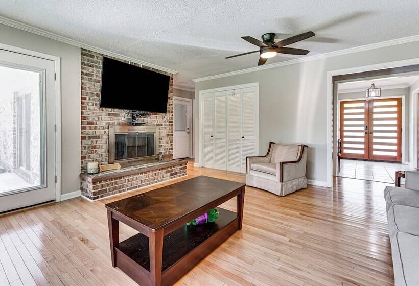 Stonecrest Family Home: Close To Panola Mountain!