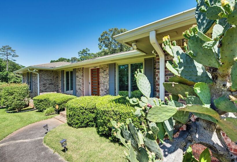 Stonecrest Family Home: Close To Panola Mountain!