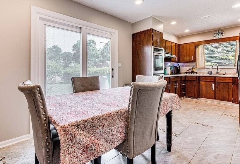 Stonecrest Family Home: Close To Panola Mountain!