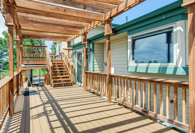 Stylish Aurora Farmhouse W/ Deck, Animals On Site!