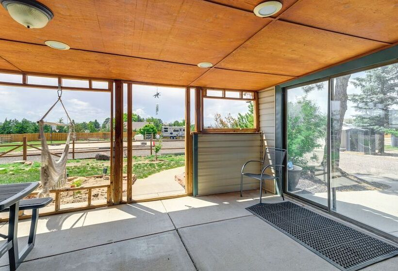 Stylish Aurora Farmhouse W/ Deck, Animals On Site!