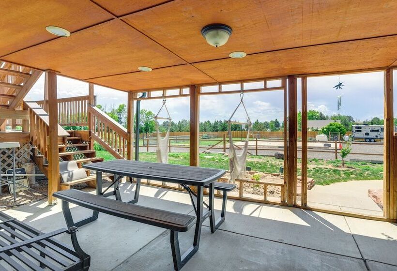 Stylish Aurora Farmhouse W/ Deck, Animals On Site!