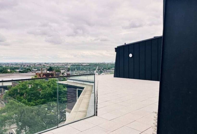 The Woodford Paradise Homely 2bdr House With Terrace