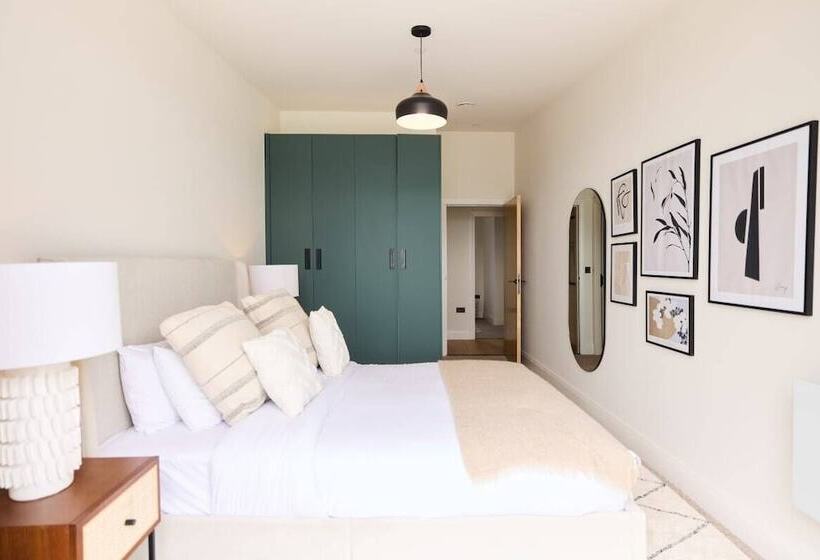 The Woodford Paradise Homely 2bdr House With Terrace