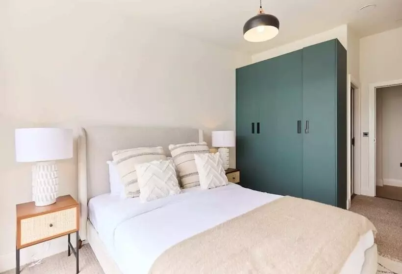 The Woodford Paradise   Homely 2bdr House With Terrace