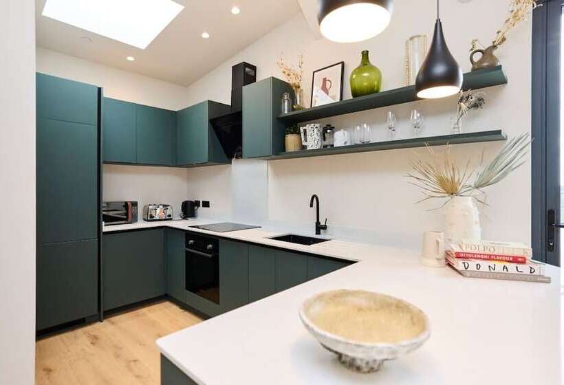 The Woodford Paradise Homely 2bdr House With Terrace