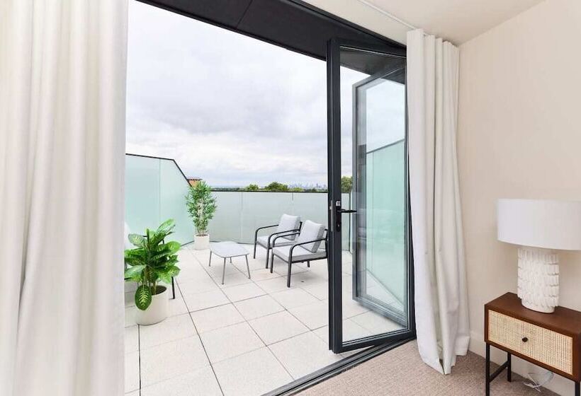 The Woodford Paradise Homely 2bdr House With Terrace