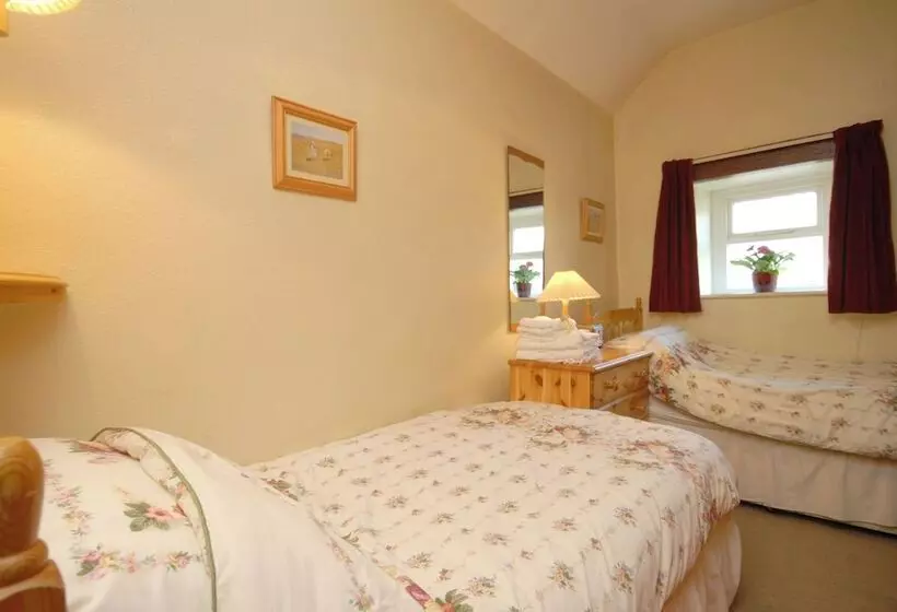 Traditional 2 Bed Cottage In Eyam Hope Valley