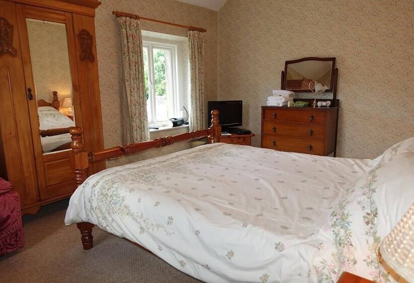 Traditional 2 Bed Cottage In Eyam Hope Valley