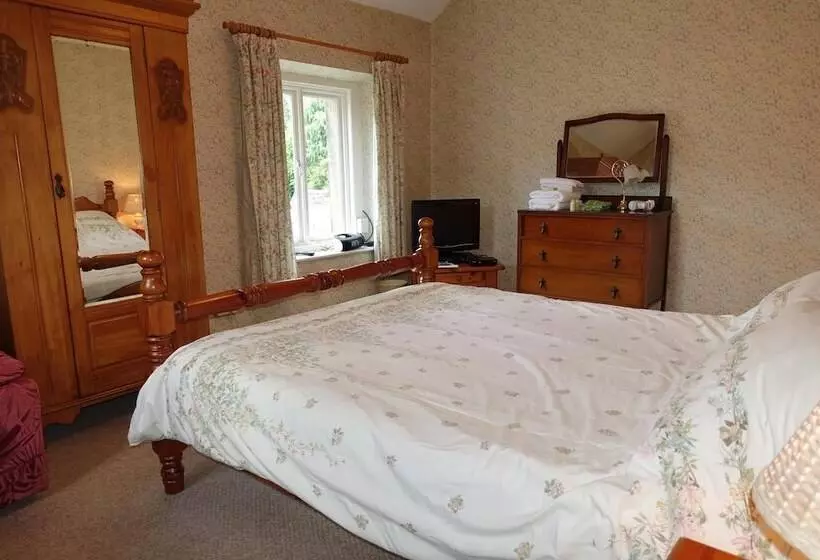 Traditional 2 Bed Cottage In Eyam Hope Valley