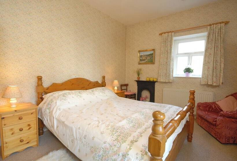 Traditional 2 Bed Cottage In Eyam Hope Valley