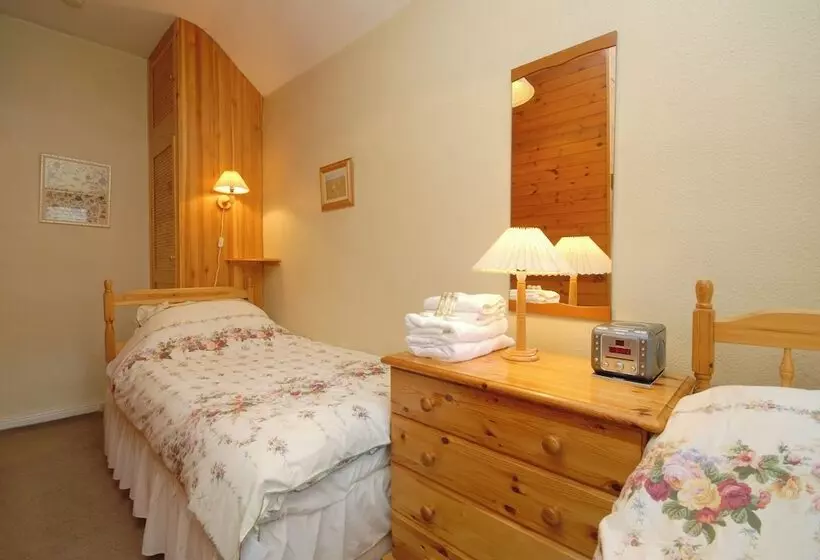 Traditional 2 Bed Cottage In Eyam Hope Valley