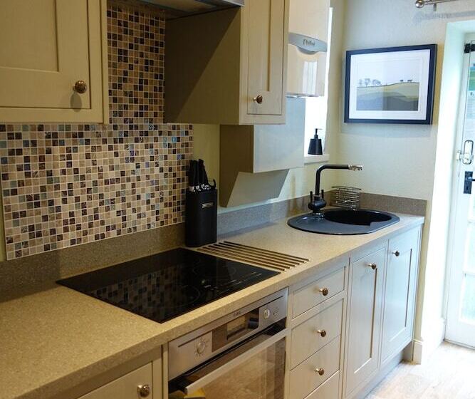 Traditional 2 Bed Cottage In Eyam Hope Valley