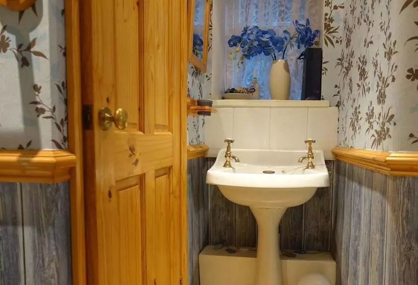 Traditional 2 Bed Cottage In Eyam Hope Valley