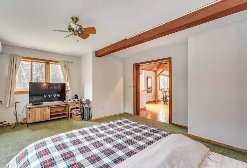 Cozy Home On 10 Acres:  Yellowstone In Vermont