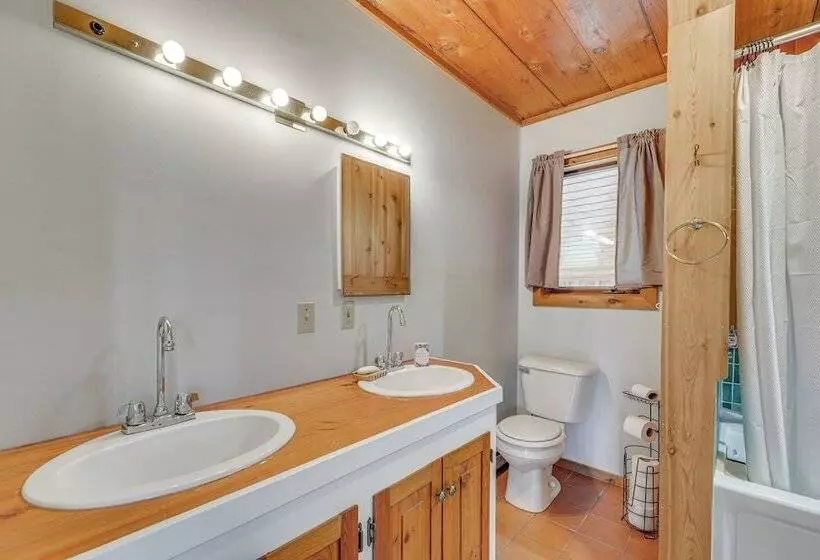 Cozy Home On 10 Acres:  Yellowstone In Vermont