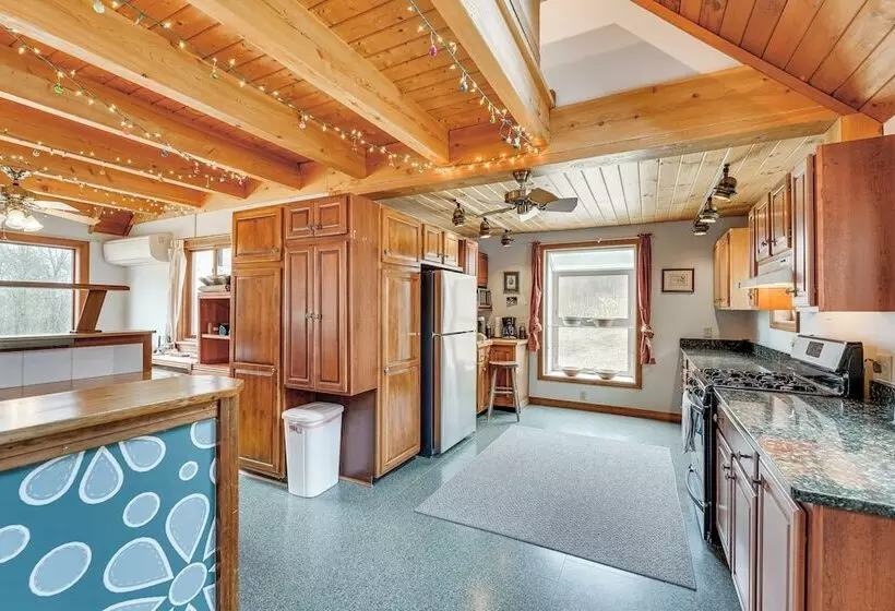 Cozy Home On 10 Acres:  Yellowstone In Vermont