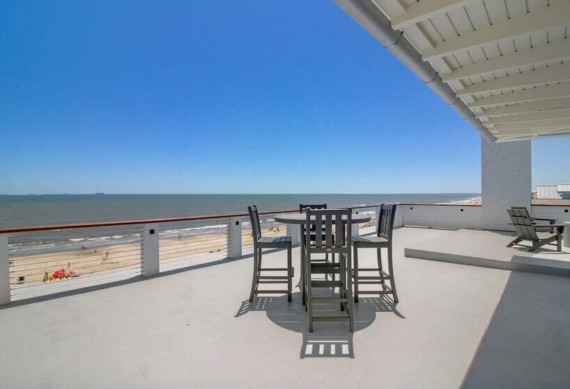 710 Ocean Boulevard Avantstay Oceanfront, Private Pool + Rooftop Deck