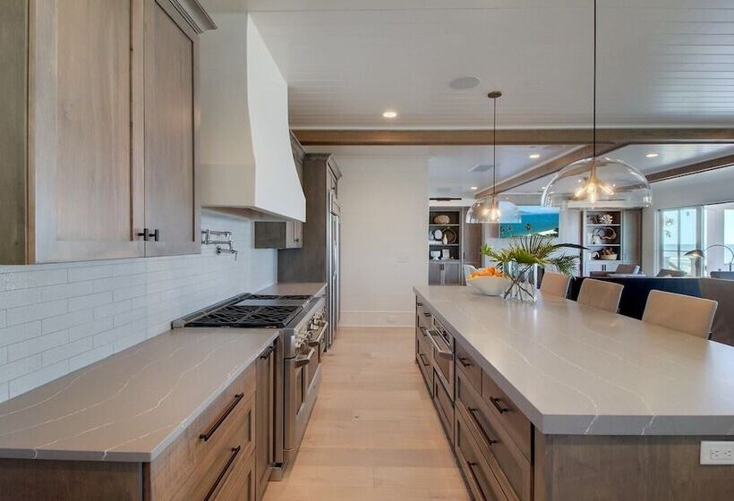 710 Ocean Boulevard Avantstay Oceanfront, Private Pool + Rooftop Deck