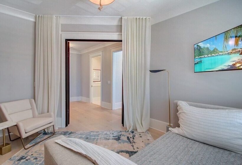 710 Ocean Boulevard Avantstay Oceanfront, Private Pool + Rooftop Deck