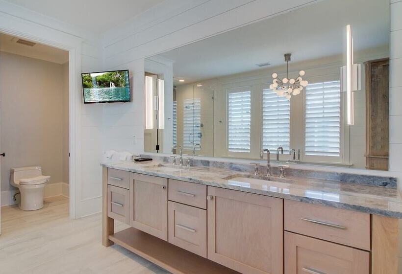 710 Ocean Boulevard Avantstay Oceanfront, Private Pool + Rooftop Deck