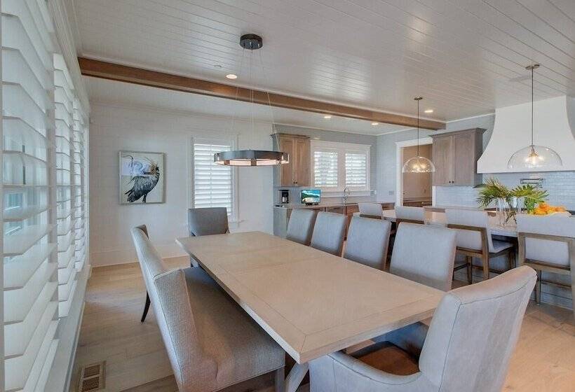 710 Ocean Boulevard Avantstay Oceanfront, Private Pool + Rooftop Deck