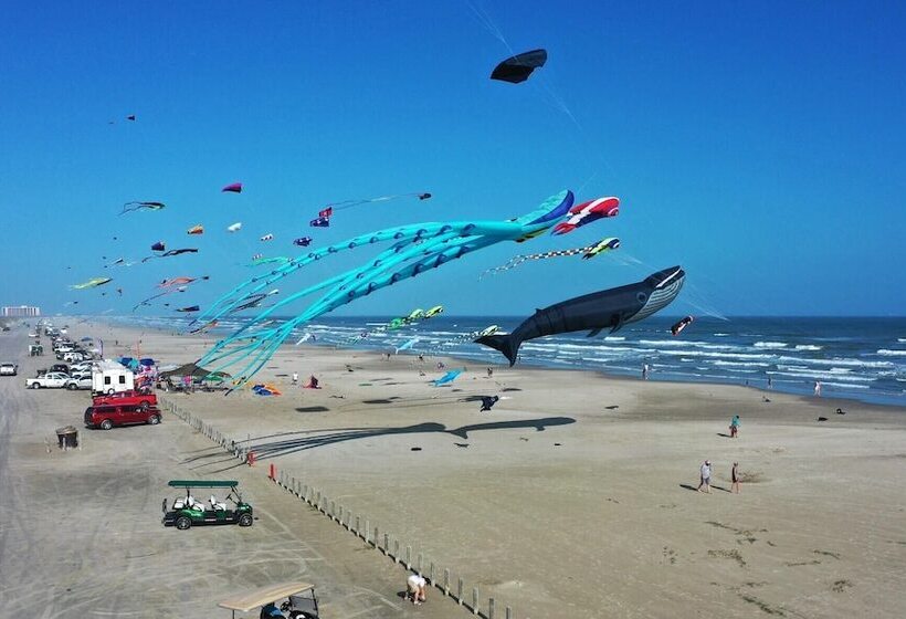 Walk To The Beach Avantstay Golf Cart Brdwalk
