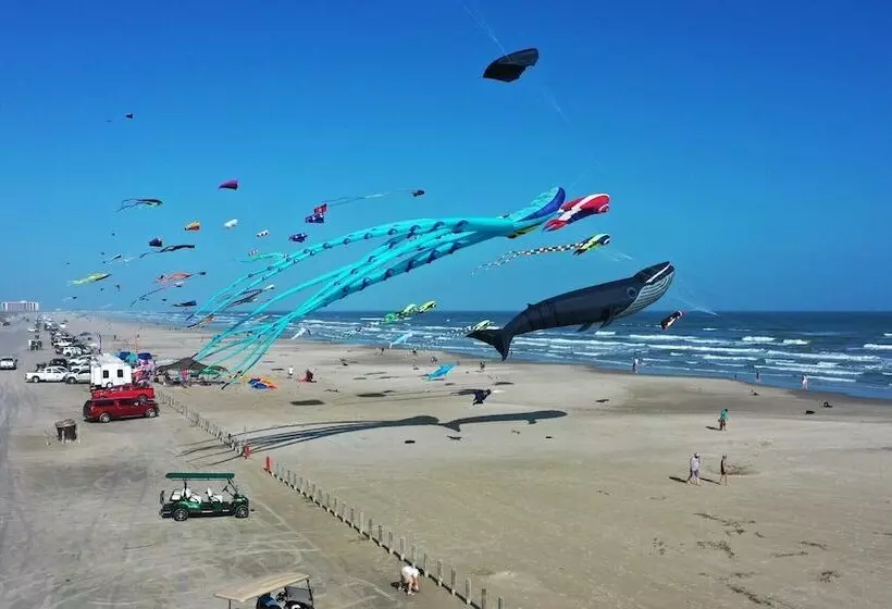 Walk To The Beach Avantstay Golf Cart Brdwalk