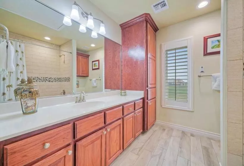 Walk To The Beach Avantstay Golf Cart Brdwalk