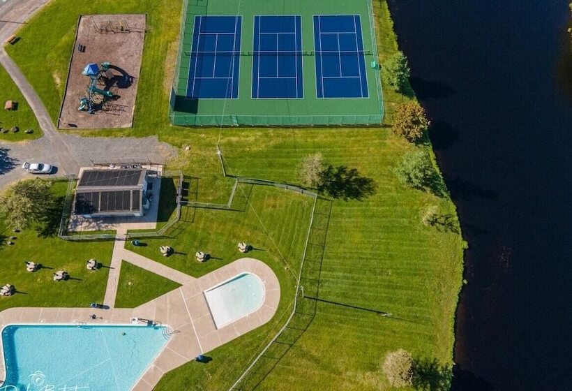 Arrowhead Lake Retreat By Avantstay Shared Pool, Game Room, Firepit