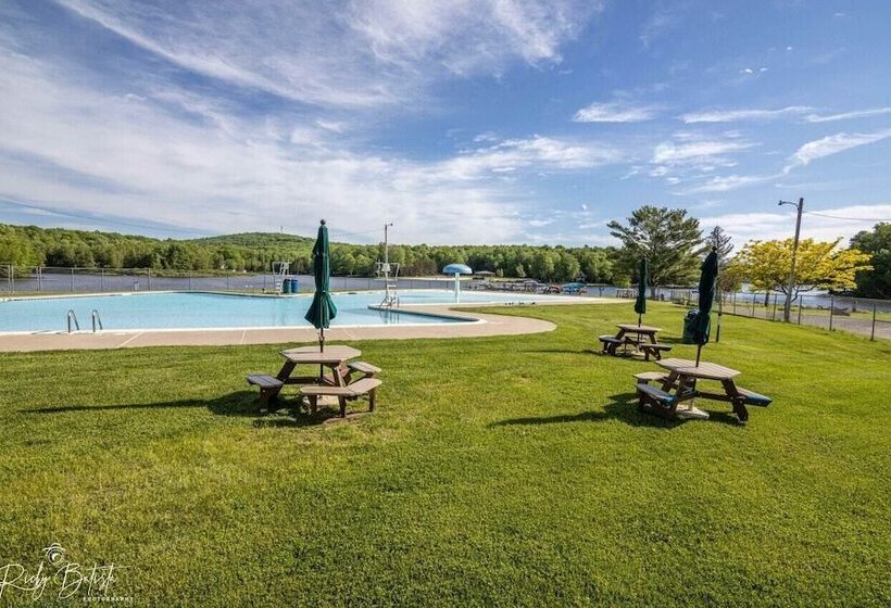 Arrowhead Lake Retreat By Avantstay Shared Pool, Game Room, Firepit