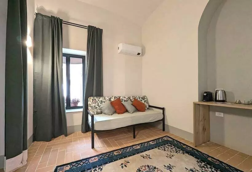 تختخواب و صبحانه La Corte Dei Panni