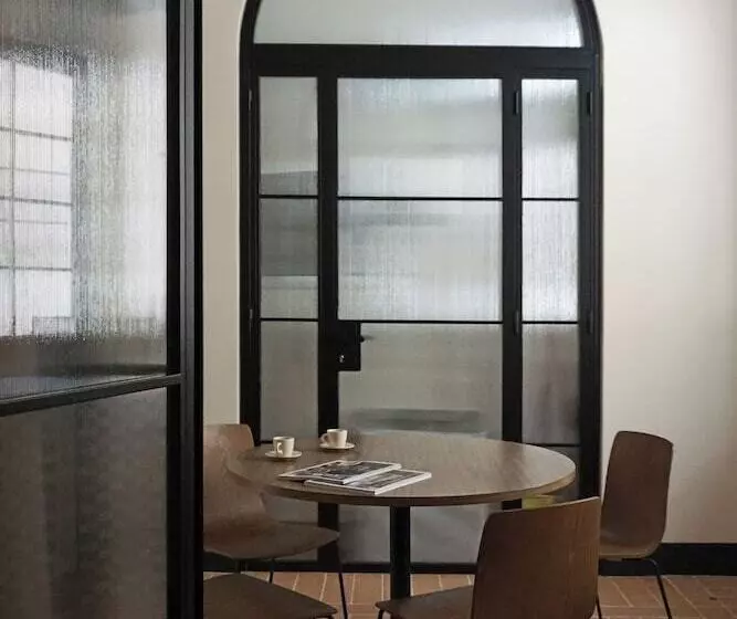 تختخواب و صبحانه La Corte Dei Panni