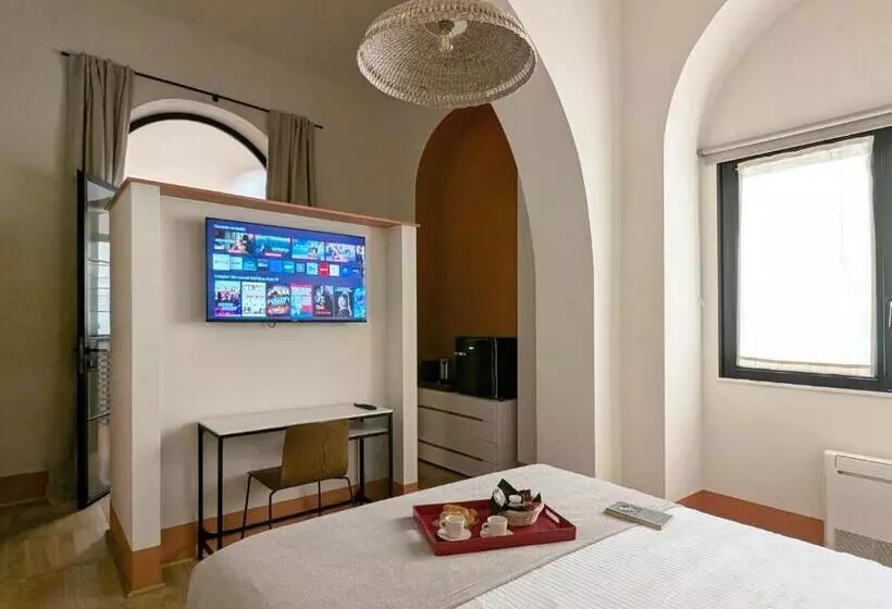 تختخواب و صبحانه La Corte Dei Panni