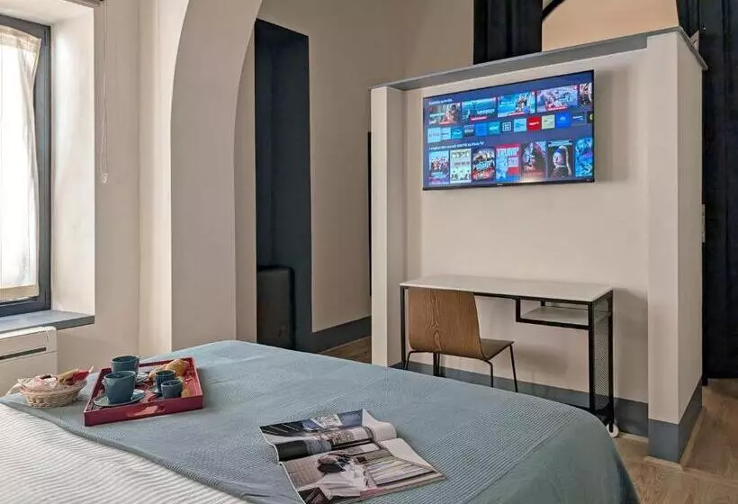 تختخواب و صبحانه La Corte Dei Panni