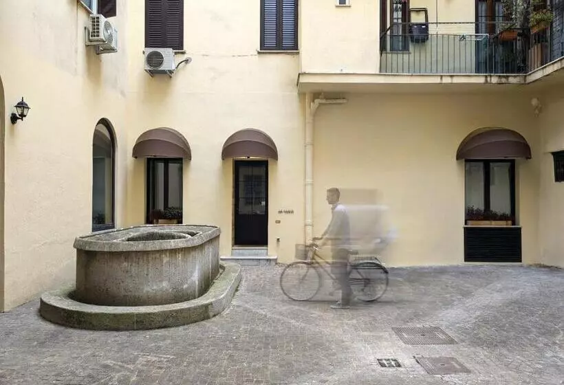 تختخواب و صبحانه La Corte Dei Panni