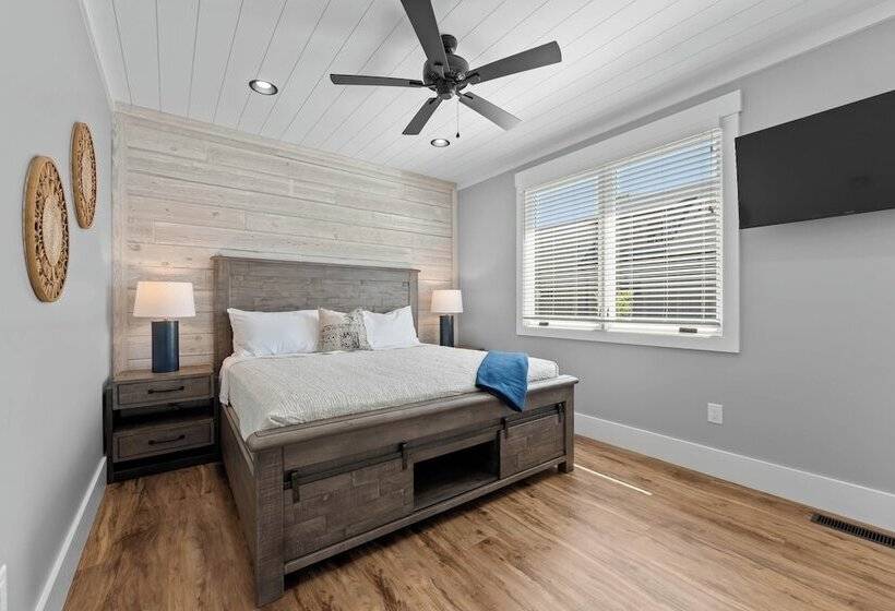 Blue Heron & Gray Fox By Avantstay 2 Lakefront Homes, Sleeps 44 Pool, Dock, Theater