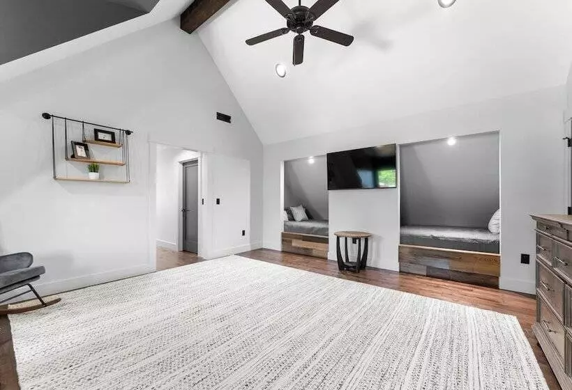 Blue Heron & Gray Fox By Avantstay 2 Lakefront Homes, Sleeps 44 Pool, Dock, Theater