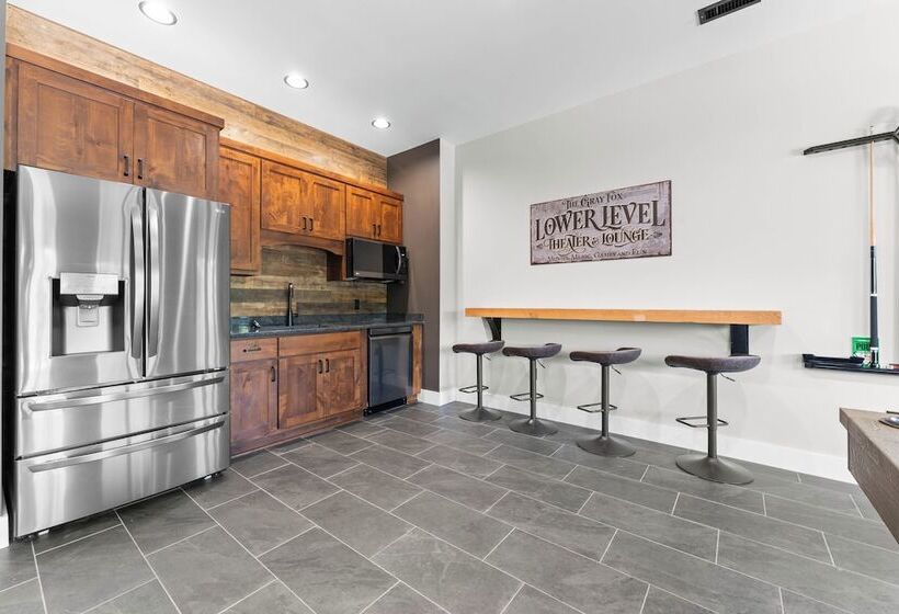 Blue Heron & Gray Fox By Avantstay 2 Lakefront Homes, Sleeps 44 Pool, Dock, Theater