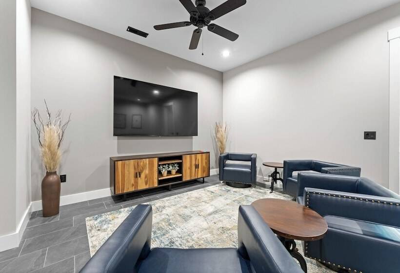 Blue Heron & Gray Fox By Avantstay 2 Lakefront Homes, Sleeps 44 Pool, Dock, Theater