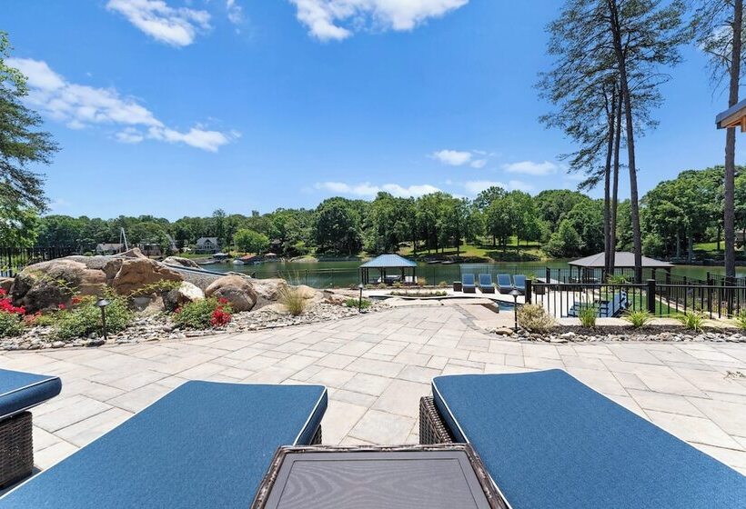 Blue Heron & Gray Fox By Avantstay 2 Lakefront Homes, Sleeps 44 Pool, Dock, Theater