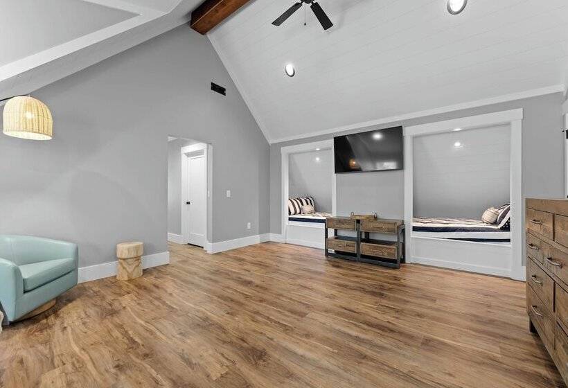 Blue Heron & Gray Fox By Avantstay 2 Lakefront Homes, Sleeps 44 Pool, Dock, Theater